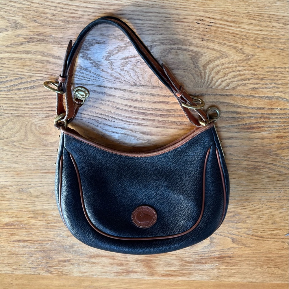 Classic Dooney & Bourke Black Leather Shoulder Bag - Picture 2 of 7